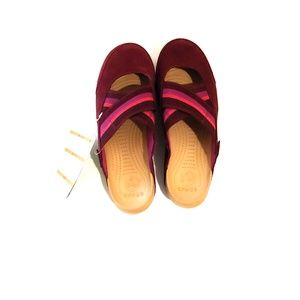 CROCS slip on leather suede burgandy sandal size 6